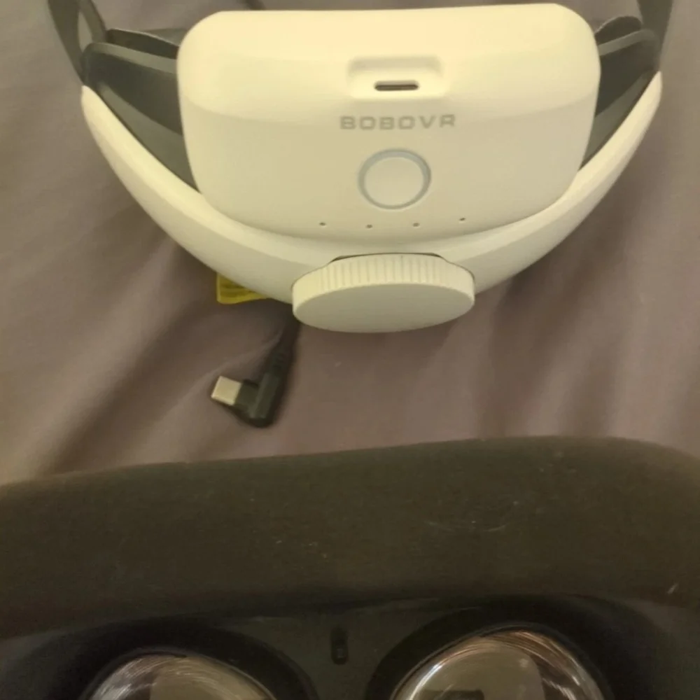 Oculus White VR Headset with Controllers
